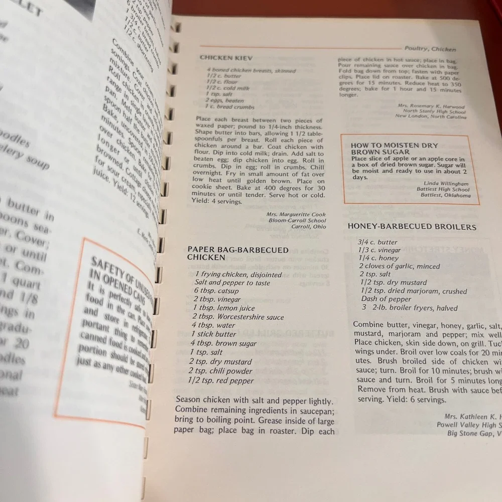 Vintage 1971‎ Money-Saving Cookbook Favorite Recipes Home Economics Teachers 900